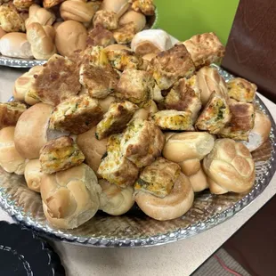 Thanksgiving luncheon-rolls and bread