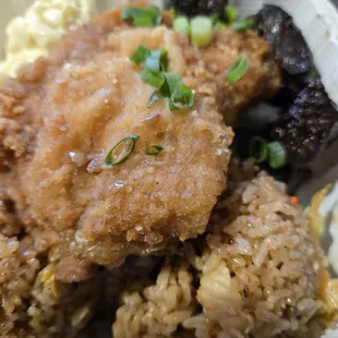 Boneless Kal Bi, garlic chicken with mac salad