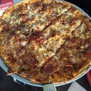 Ham, pepperoni and sausage medium pizza