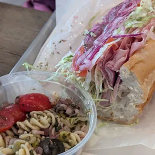 Italian hoagie &quot;Philly Way&quot; regular bun + pasta salad