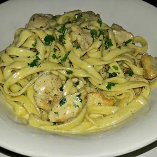 Fettuccine Alfredo Con Pollo