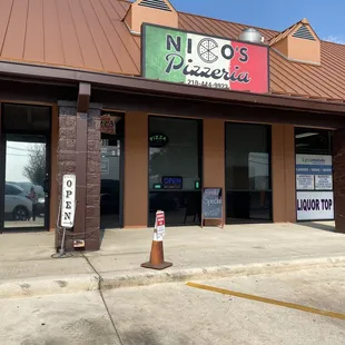 Nico's Pizzeria entrance