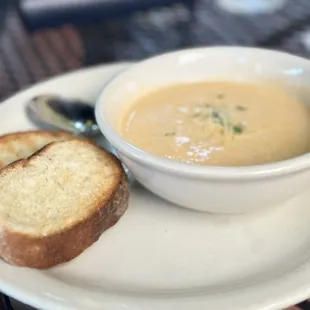 a bowl of soup and two slices of bread