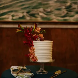 Our gorgeous and DELICIOUS cutting cake.