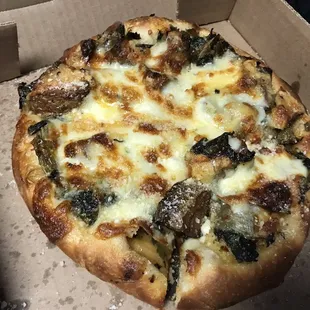 Small potato and greens pizza. A throwback to Taxi's frigging great