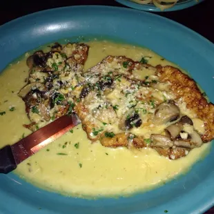 Veal al vino, excellent as usual veal medallions and clam sauce. Absolutely excellent!