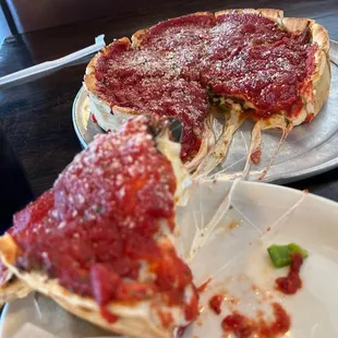 Chicago deep dish 10" -- actually way more than ten inches wide! Like 14"