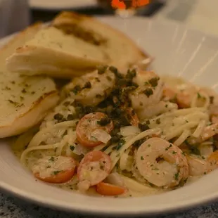 Shrimp Scampi pasta with toasted bread *4/2/22