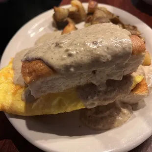 an omelet with gravy and potatoes