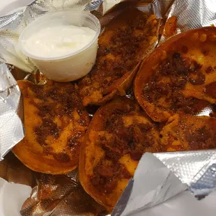 Potatoe skins with sour cream