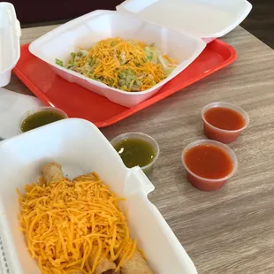 Big tostada and small taquitos