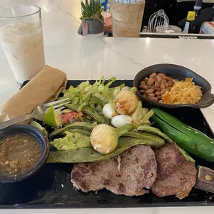 Carne asada plato &amp; horchata