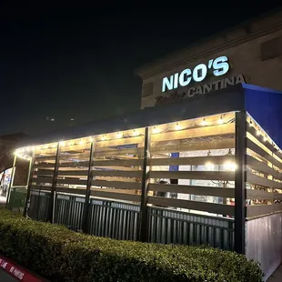 the outside of the restaurant
