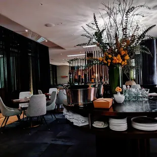 sushi and sashimi, interior