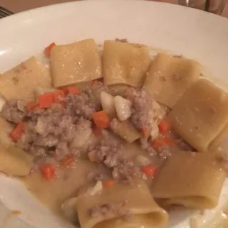 Paccheri con Salsiccia Provola E Patate