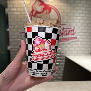 Rocky road concrete w/ Oreo