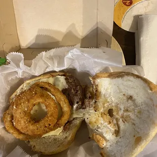 Filet mignon with onion rings burger pic 2