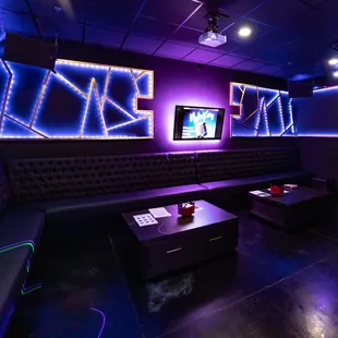 Platinum Vip, Our biggest party room, hosting party up to 20 people. come with private bathroom.