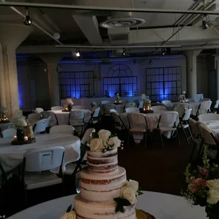 Cake and uplighting.