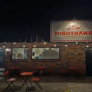 the outside of a restaurant