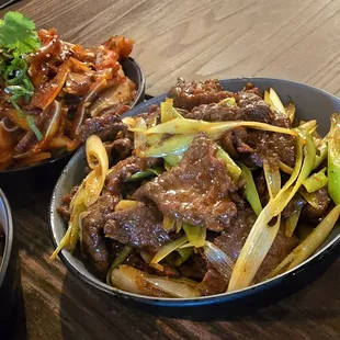 Sichuan-Style Beef with Onions
 (back, the left are Pig&apos;s Ear Slices in Chili Oil)