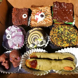 food, dessert, cupcakes