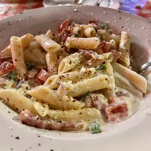 Rigatoni ala vodka with Alfredo sauce