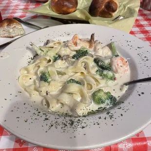 Niki's fettuccine. Sub shrimp instead of ham.