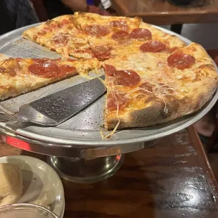 Cheesy pizza