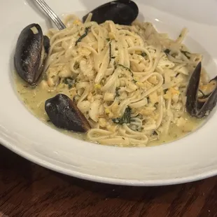 Linguine and clams white sauce