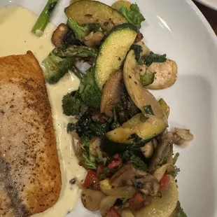 Grilled salmon and grilled vegetable vegetables