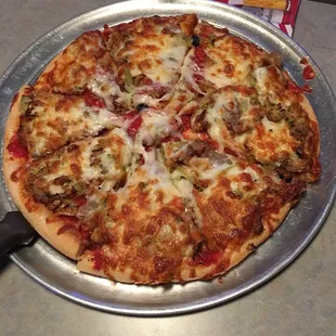 Hot pepper meatball pizza