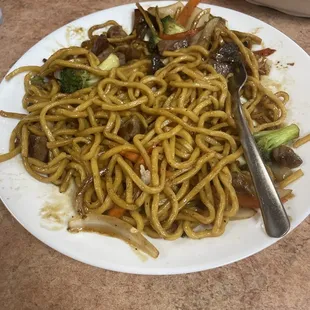 Steak lo mein with veggies