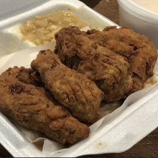 Fried wings , white rice &amp; Lima beans