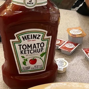 I love that they aren&apos;t stingy worth the condiments