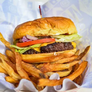 Cheeseburger with fries