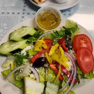 Pita w/tzaziki and Greek salad comes w/entree (4/21/23)