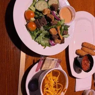 House salad and steak chili