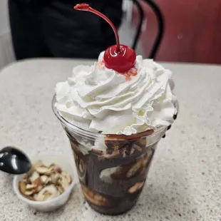 Old fashioned sundae