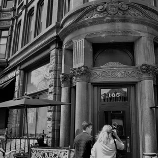 Exterior, walking in to Nina's