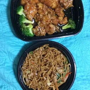 It looked good, but the sesame chicken was like mush, and the chicken in the lo mein was chewy like rubber.