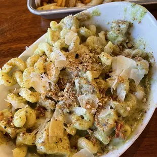 Pesto chicken mac and cheese