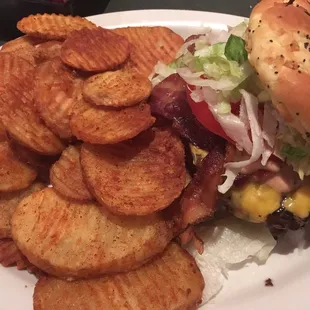 Final final burger with buffalo Chips
