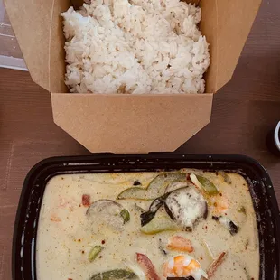 Green curry and steamed rice