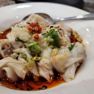 Wonton in hot oil