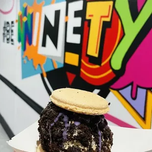 awesome little place with awesome macaron ice cream sandwiches!