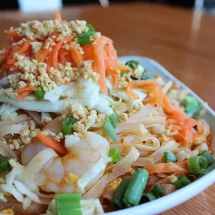Shrimp Pad Thai | Instagram: slimthiccarbs