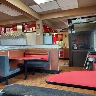 the inside of a fast food restaurant