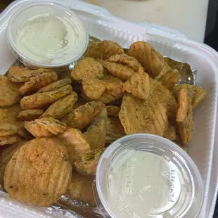 food, chicken wings and fried chicken