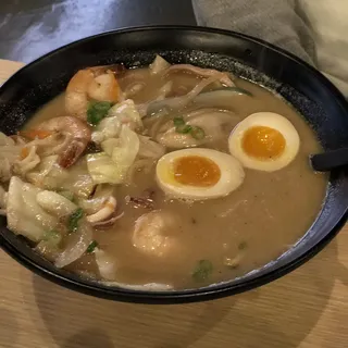 R8 Nagasaki Seafood Ramen